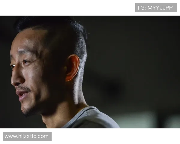 7年亏光2亿？44岁重返拳台的邹市明，毕竟仍是走上李亚鹏的老路